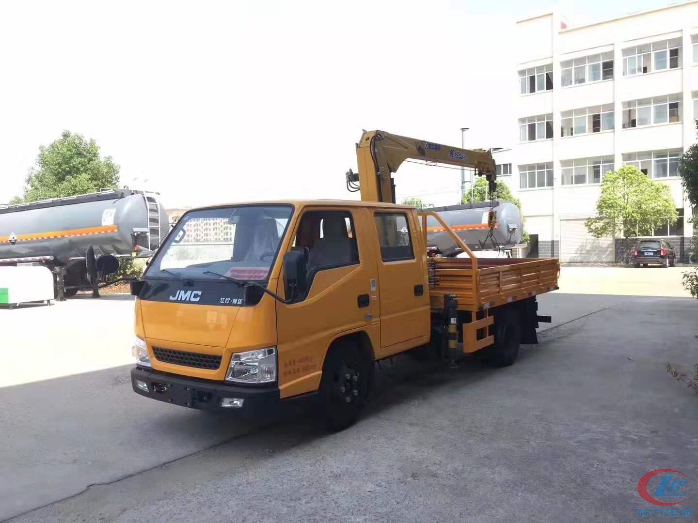 湖北易倍·(中国)体育EMC江铃蓝牌2吨随车吊高清图